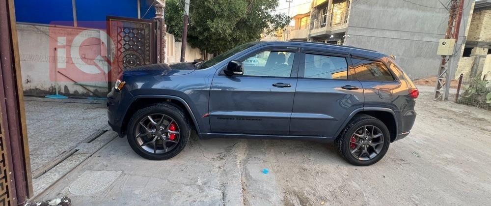 جیپ گراند شیرۆکی